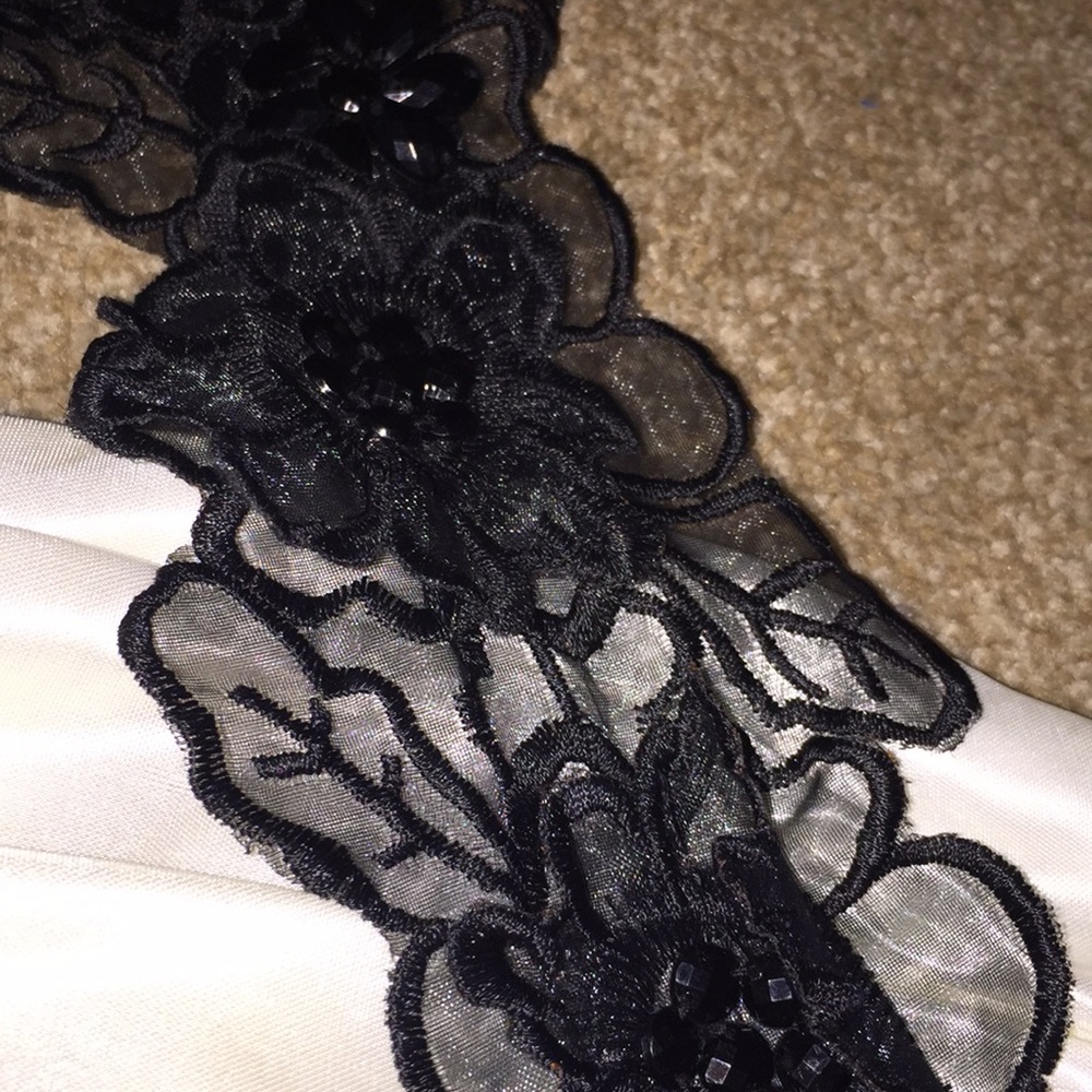 Dress - Picture 2 of 4
